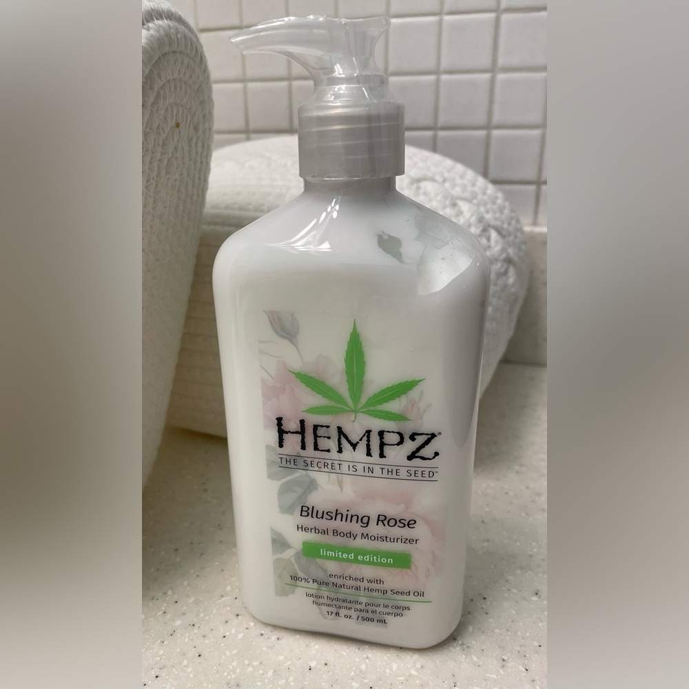 NEW HEMPZ Body Lotion - 17 Fl Oz Blushing Rose